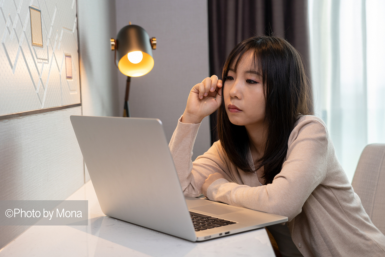 出差的时候，也不要忘记在酒店给自己拍一组写真哦（图ZMjc1OTgyODY4） - 人像摄影 - 站酷设计师摄影师萧萧Mona原创素材 - 站酷ZCOOL