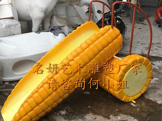 幼儿园创意游乐设施玻璃钢玉米造型滑滑梯雕塑大受欢迎