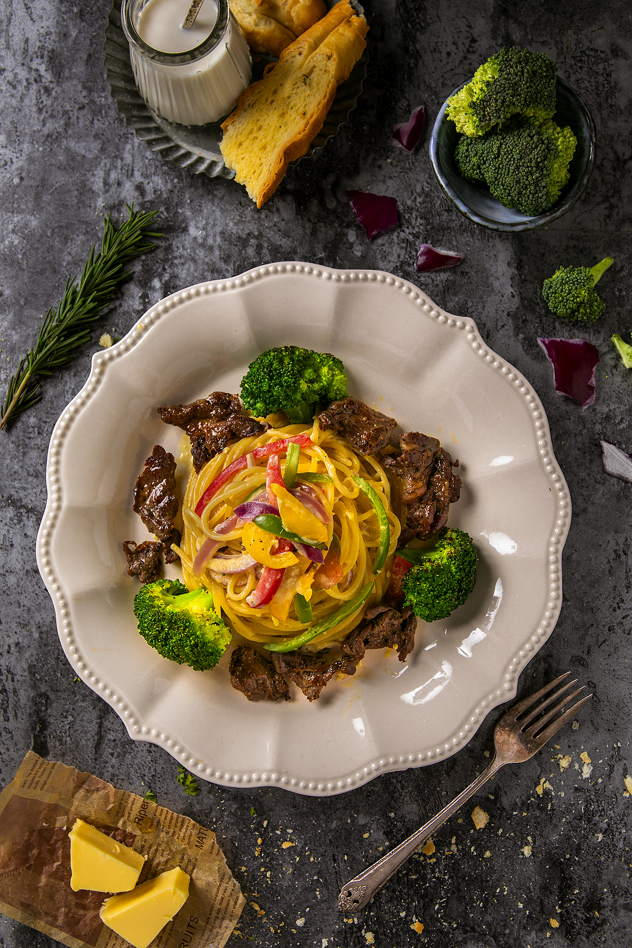 剩下三款就真的是给中国人研发的口味吧~~哈哈 炒牛肉~~小龙虾~~辣牛肉意面~~