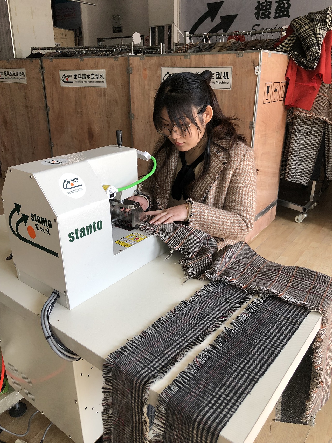 双面呢羊绒大衣流苏机，毛边机，须边机，波西米亚复古（图ZMTQ5MzAxOTI0） - 工业用品/机械 - 站酷设计师思坦途特种缝纫机原创素材 - 站酷ZCOOL