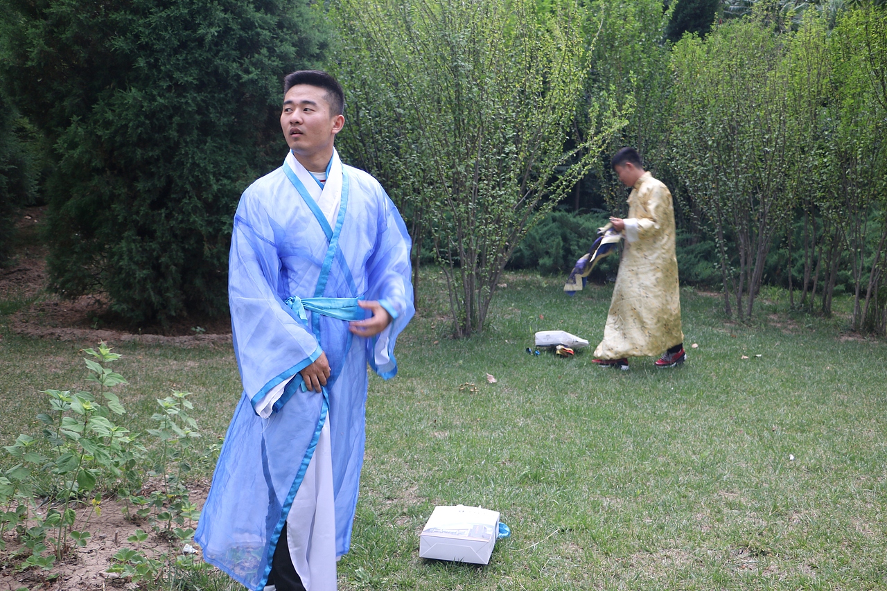 你说毕业遥遥无期，转眼就各奔东西。（图ZNTEwMDI3NjQ=） - 人像摄影 - 站酷设计师流浪的_风原创素材 - 站酷ZCOOL