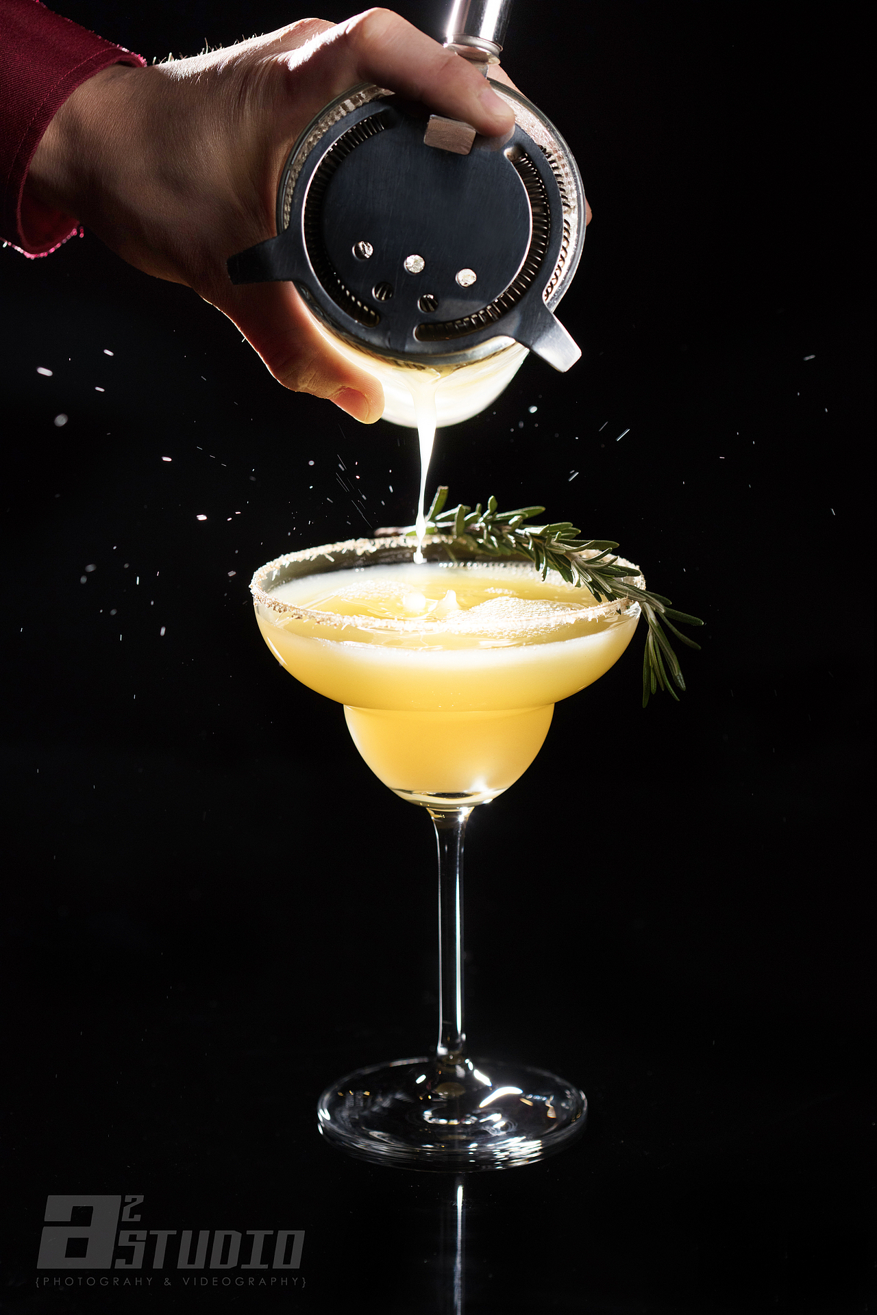 调酒与我（图ZMTMwMzY3MjQw） - 产品摄影 - 站酷设计师安东尼T原创素材 - 站酷ZCOOL