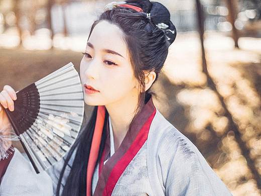 费伟妮古装清丽脱俗写真