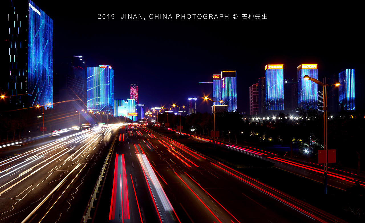 车水马龙,灯红酒绿