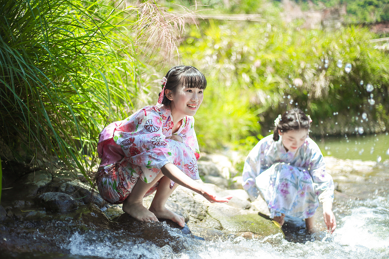 《夏野》(少女、双子写真)
