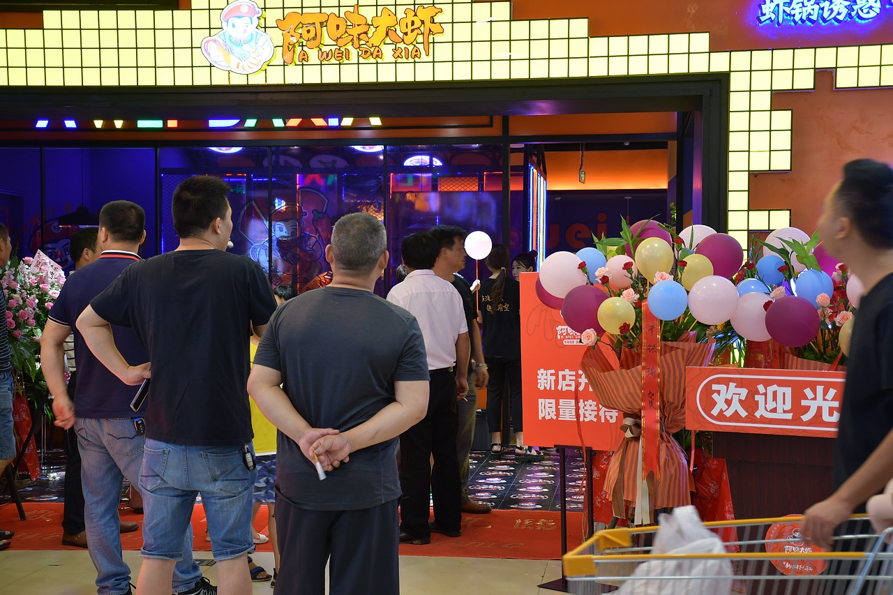 阿味大虾火锅连锁餐饮旗舰店实景拍摄 - 连锁加盟品牌（图ZMTcyNDkwMjM2） - 人像摄影 - 站酷设计师英皇视觉原创素材 - 站酷ZCOOL