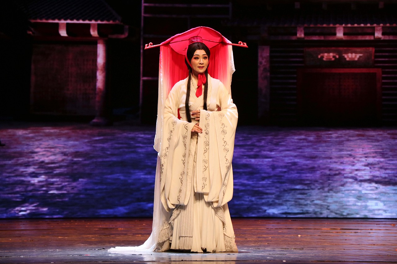 黄梅戏《小乔初嫁》舞台剧照