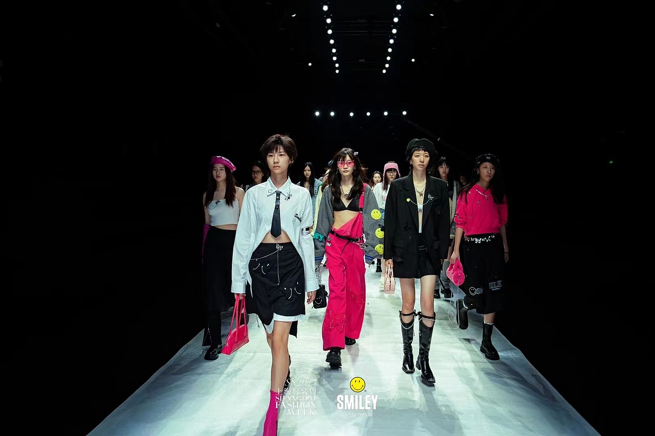 2023上海时装周春夏发布会（图ZMzE3NDc2NDc2） - 时尚/艺术摄影 - 站酷设计师摄影师周一鸣原创素材 - 站酷ZCOOL