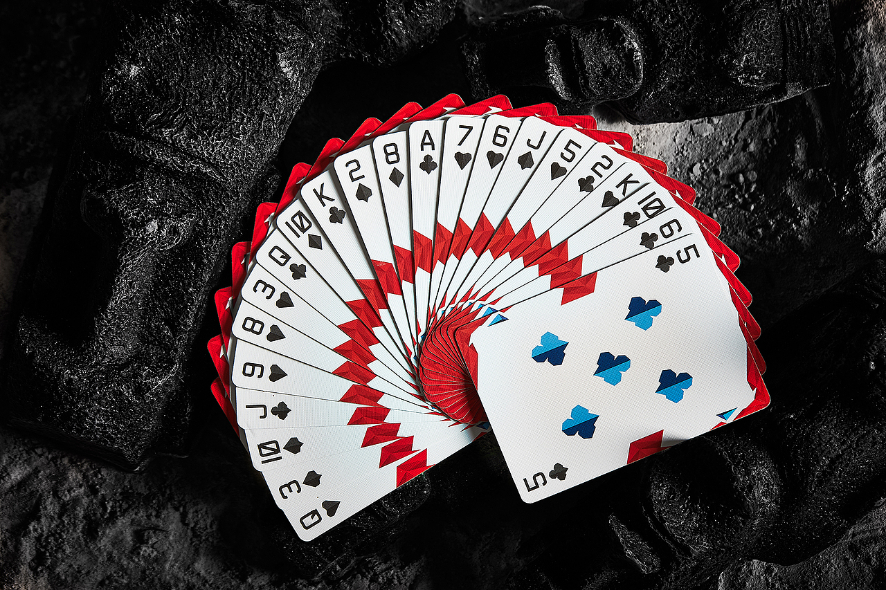 产品摄影-扑克牌-MOAI（图ZMTQ3ODA2OTU2） - 产品摄影 - 站酷设计师柏克珀紙品工作室原创素材 - 站酷ZCOOL