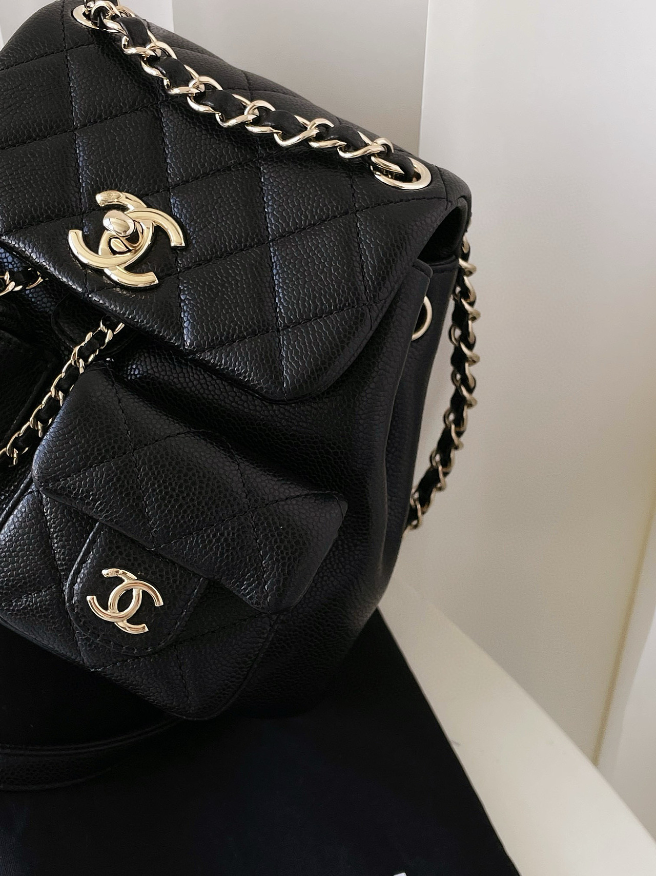 Chanel duma双肩包（图ZMzczMDIzODA4） - 产品摄影 - 站酷设计师joyiGuan原创素材 - 站酷ZCOOL