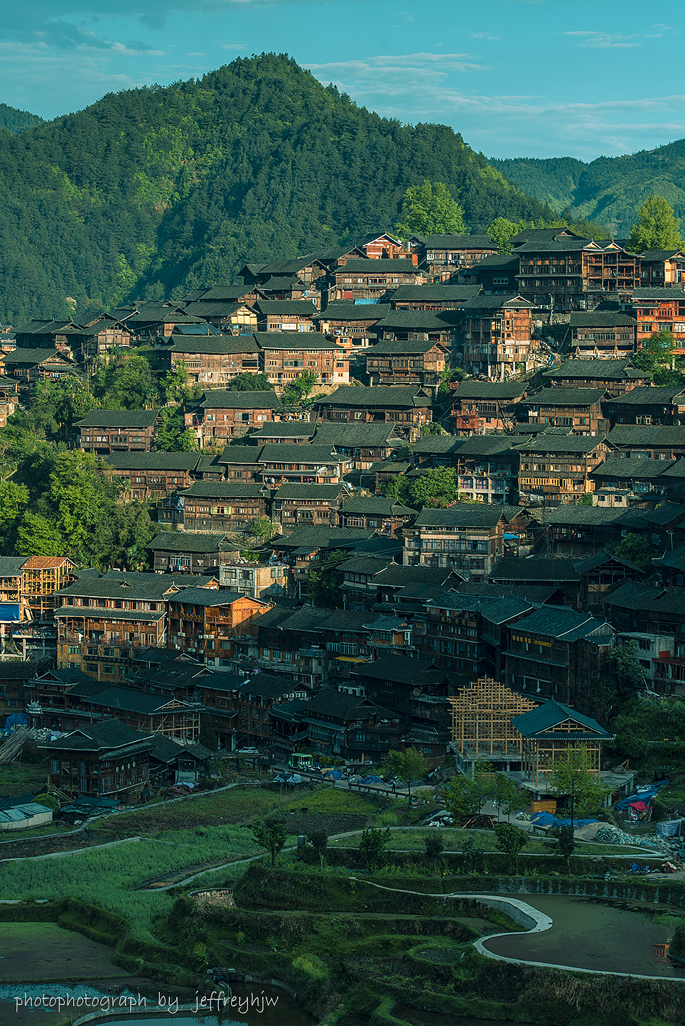 清晨 魔幻 苗寨（图ZMTU0OTkwNjA0） - 风光摄影 - 站酷设计师胡常德原创素材 - 站酷ZCOOL