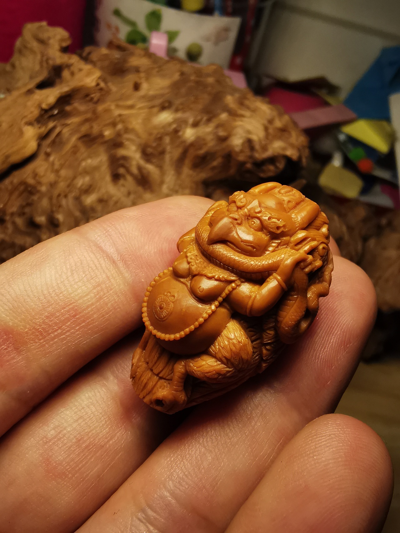 橄榄核雕刻作品【迦楼罗金翅大鹏鸟】