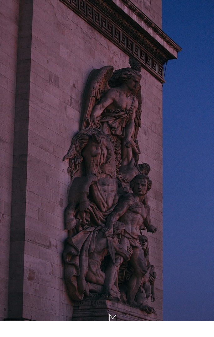 凯旋门之名我想无需我在夸赞了,修建于拿破仑时期的这座宏伟建筑几乎