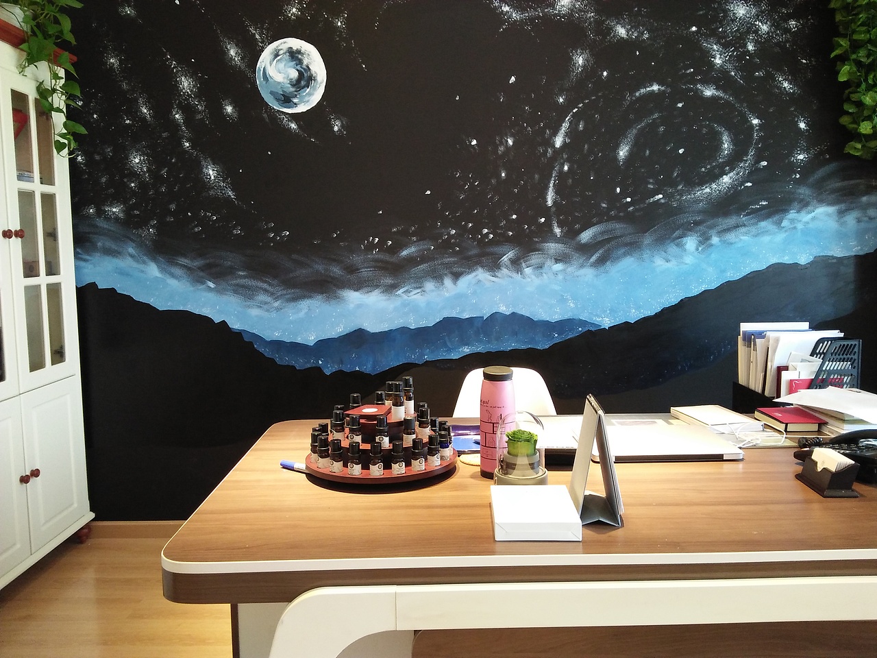 武汉熙然墙艺之沐本素女神办公室墙绘壁画设计（图ZNjg1ODI0MzY=） - 展陈设计 - 站酷设计师超级画咖s原创素材 - 站酷ZCOOL