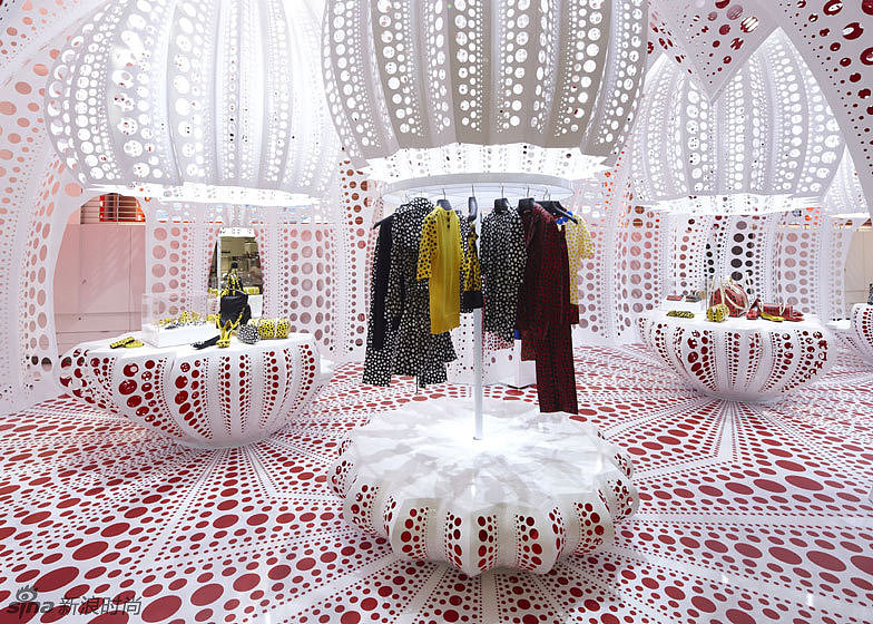 草间弥生-日本-圆点女王