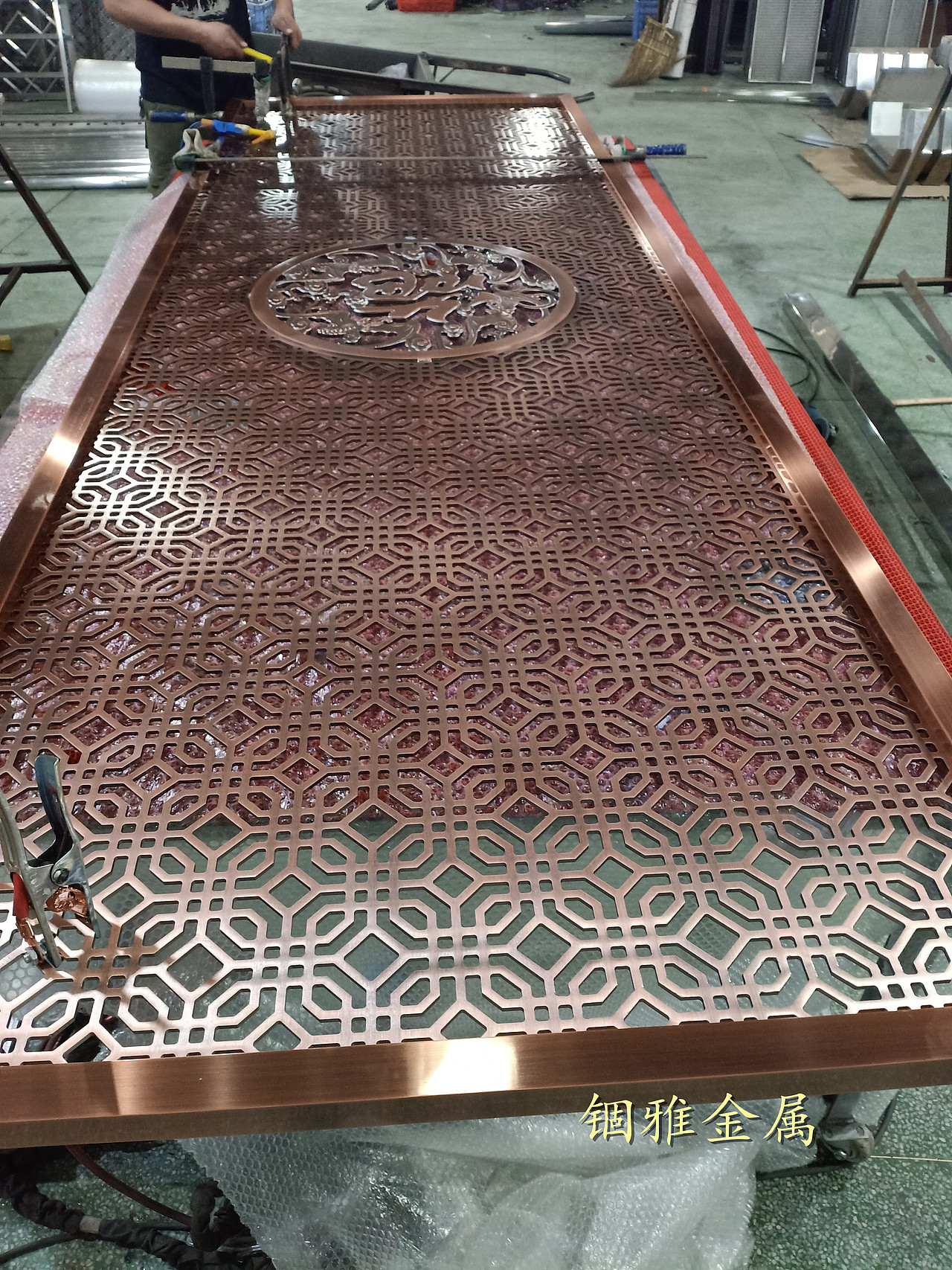 新颖独特的中式仿古铜铝板雕花屏风隔断（图ZMjMyMzI3MTU2） - 建筑设计 - 站酷设计师锢雅18566019743原创素材 - 站酷ZCOOL