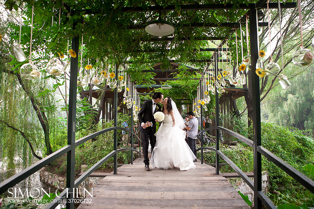 【爱在仙踪-果园西餐厅】纪实婚礼摄影跟拍作品陈昕Simon Chen伊视觉摄影（图ZMjU1OTIyNzI=） - 人像摄影 - 站酷设计师婚礼摄影师陈昕原创素材 - 站酷ZCOOL