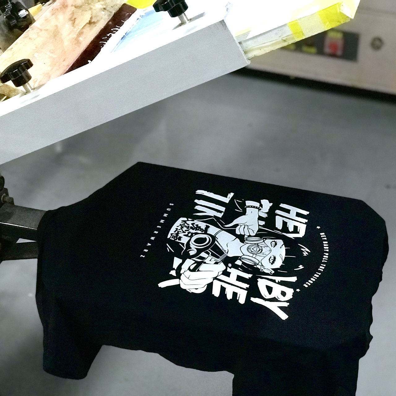 丝网印刷【夏日入侵美少女】（图ZMTMzMzMwMTgw） - 其他手工艺 - 站酷设计师大雄X2原创素材 - 站酷ZCOOL