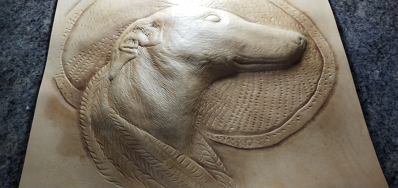 孟璐璐手工皮雕工作室-惠比特犬肖像皮雕