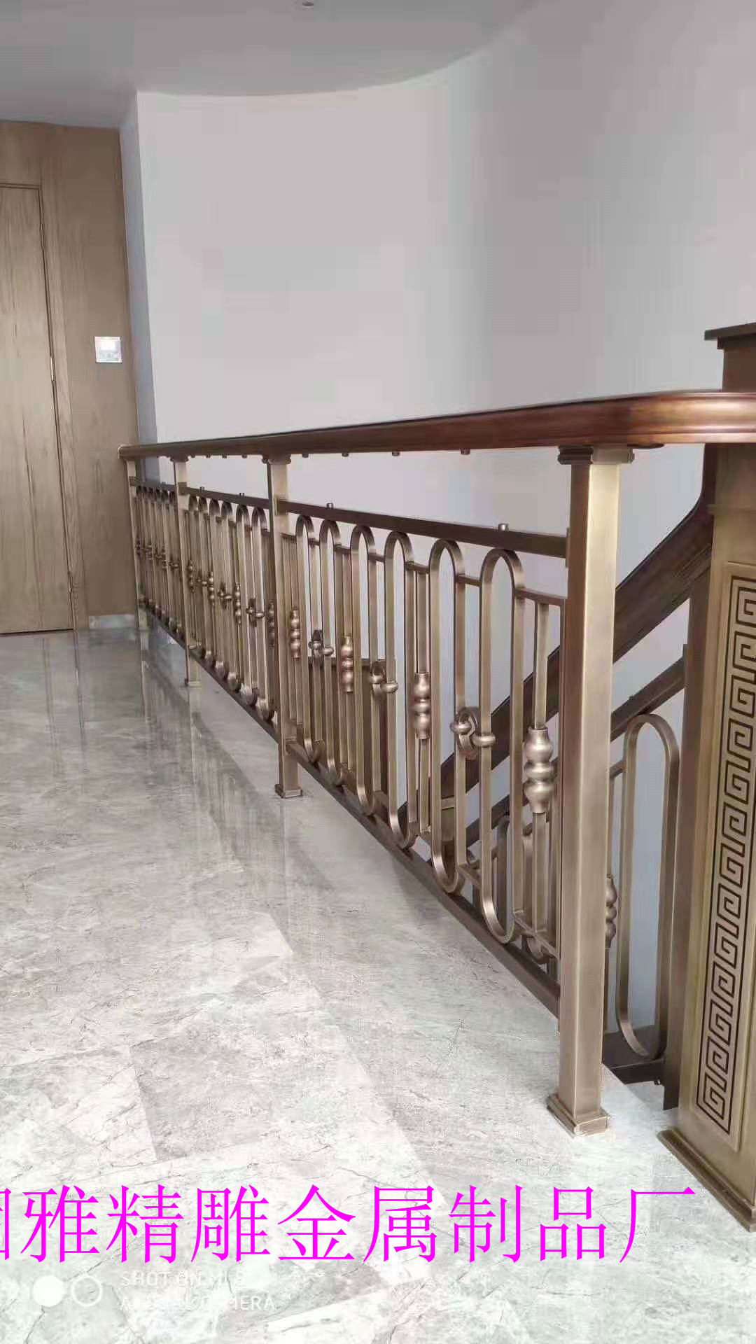 古铜色铝雕镂空楼梯护栏