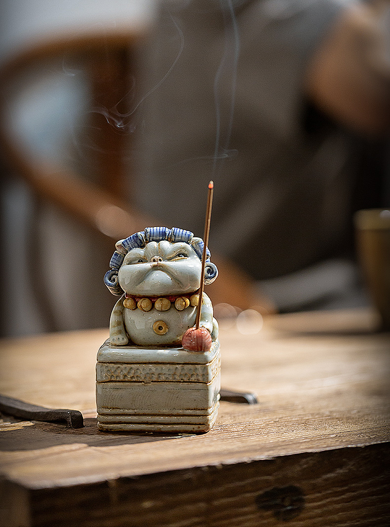 器十二 景德镇手工捏雕 叼烟斗的加菲猫倒流香香插摆件