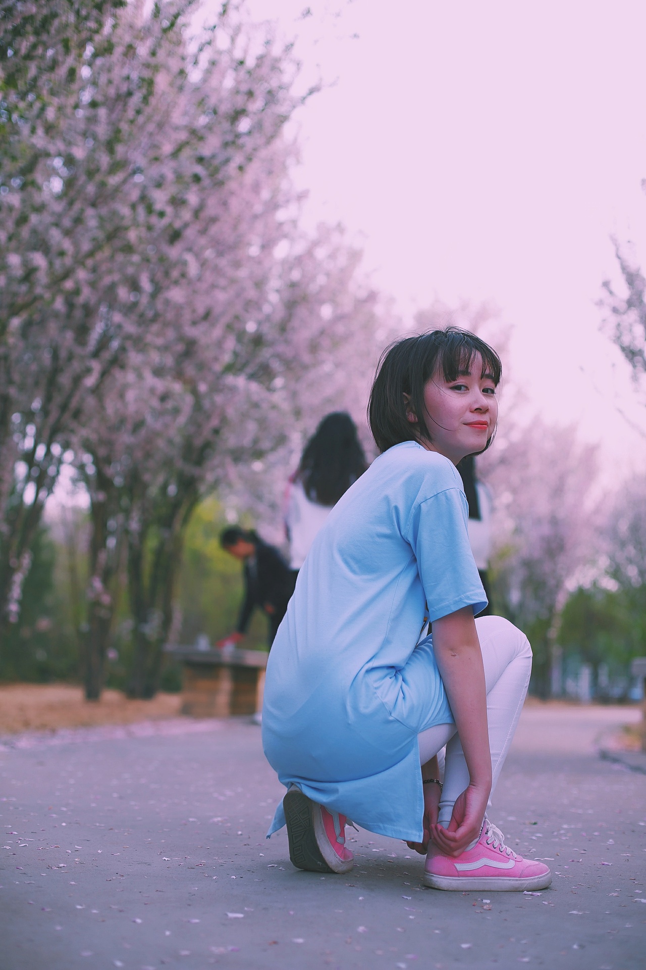 校园中的少女（图ZNDY2NDkwOTY=） - 人像摄影 - 站酷设计师冰箱里的大象ps原创素材 - 站酷ZCOOL
