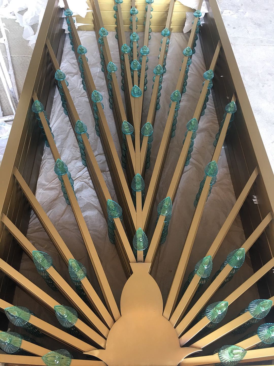 玫瑰金孔雀贴水晶片屏风-屏风世家,专业定制