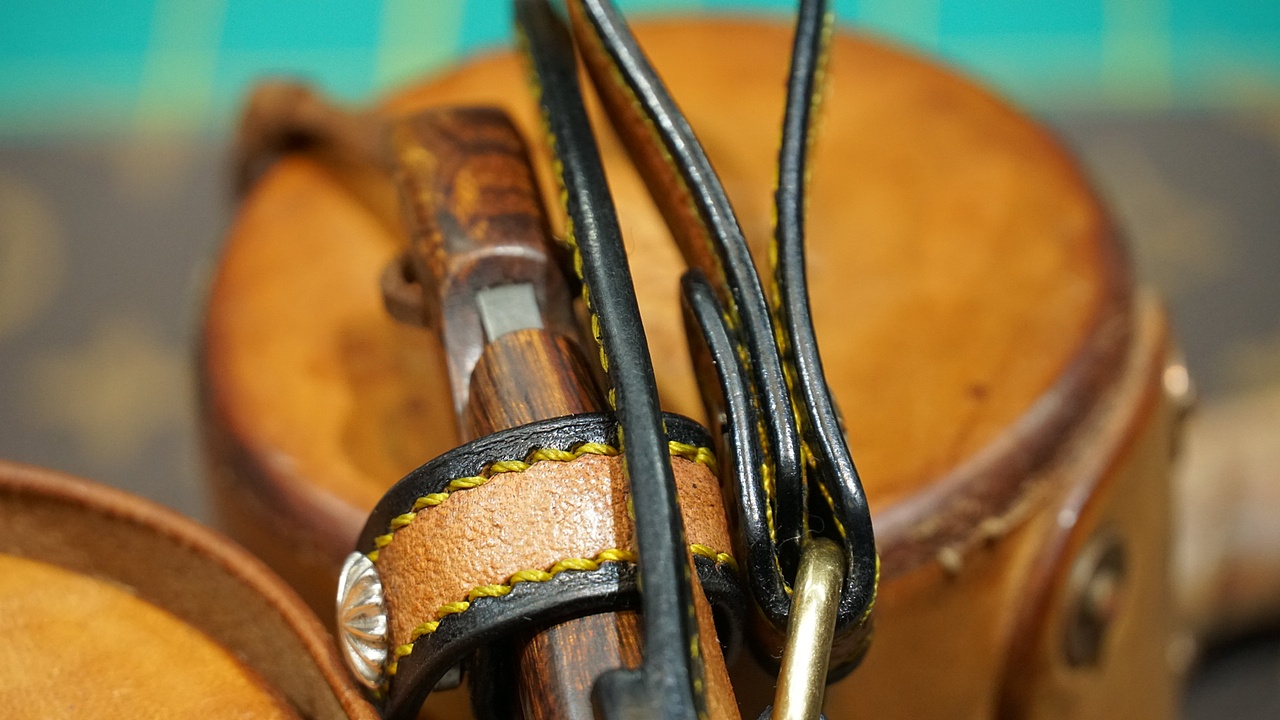 手工雕刻羽毛图小直皮鞘