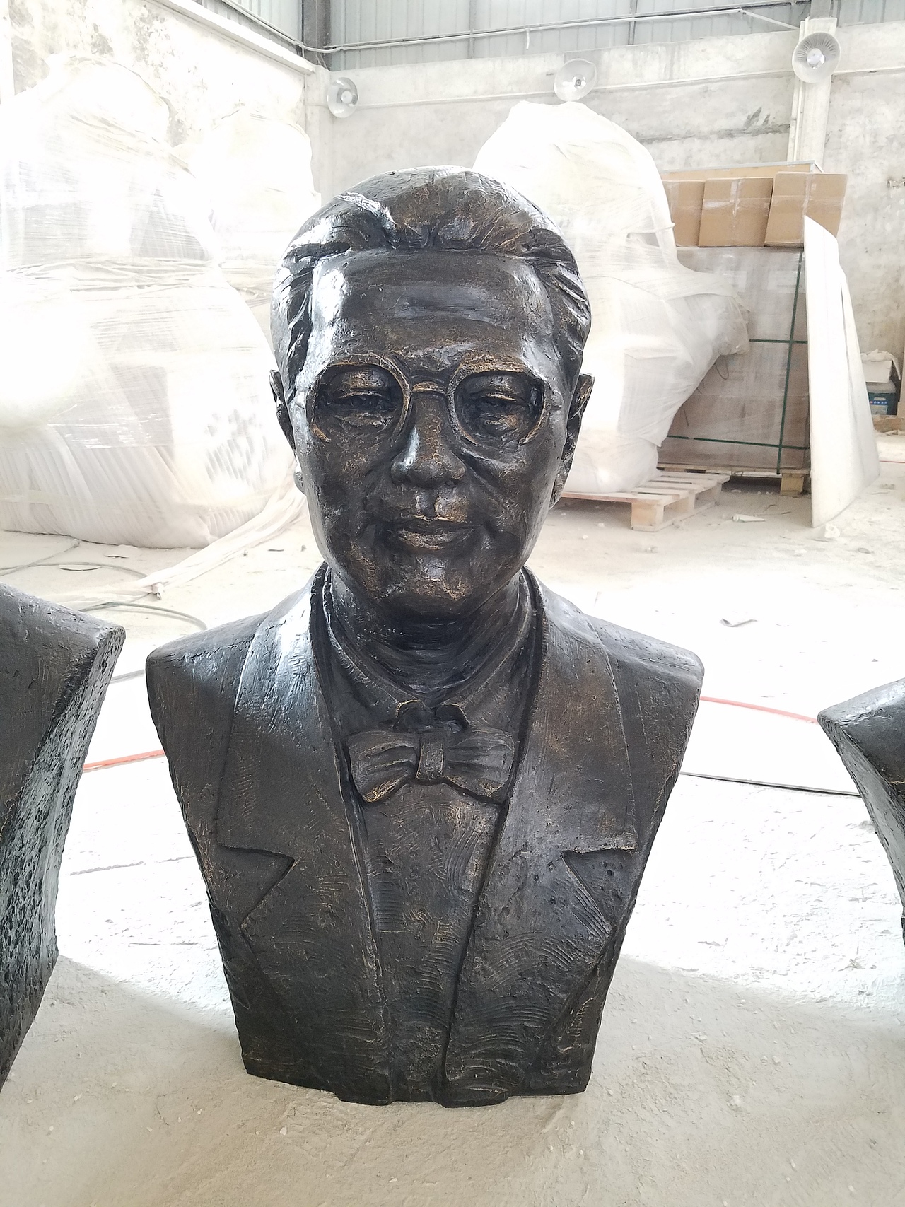 玻璃钢半身人像雕塑仿铜人物名人雕像定制校园公园摆件