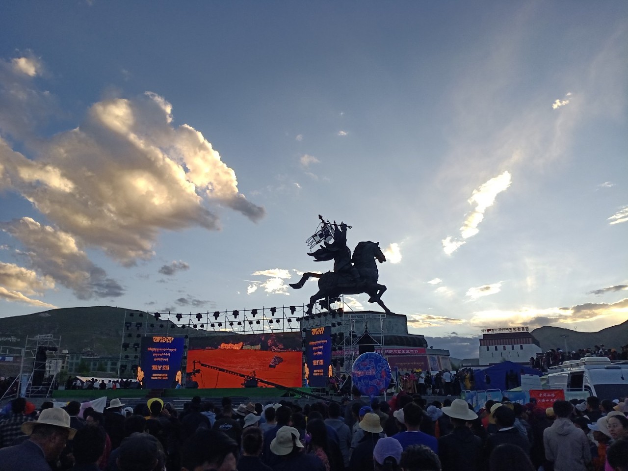 青海省玉树市 格萨尔广场