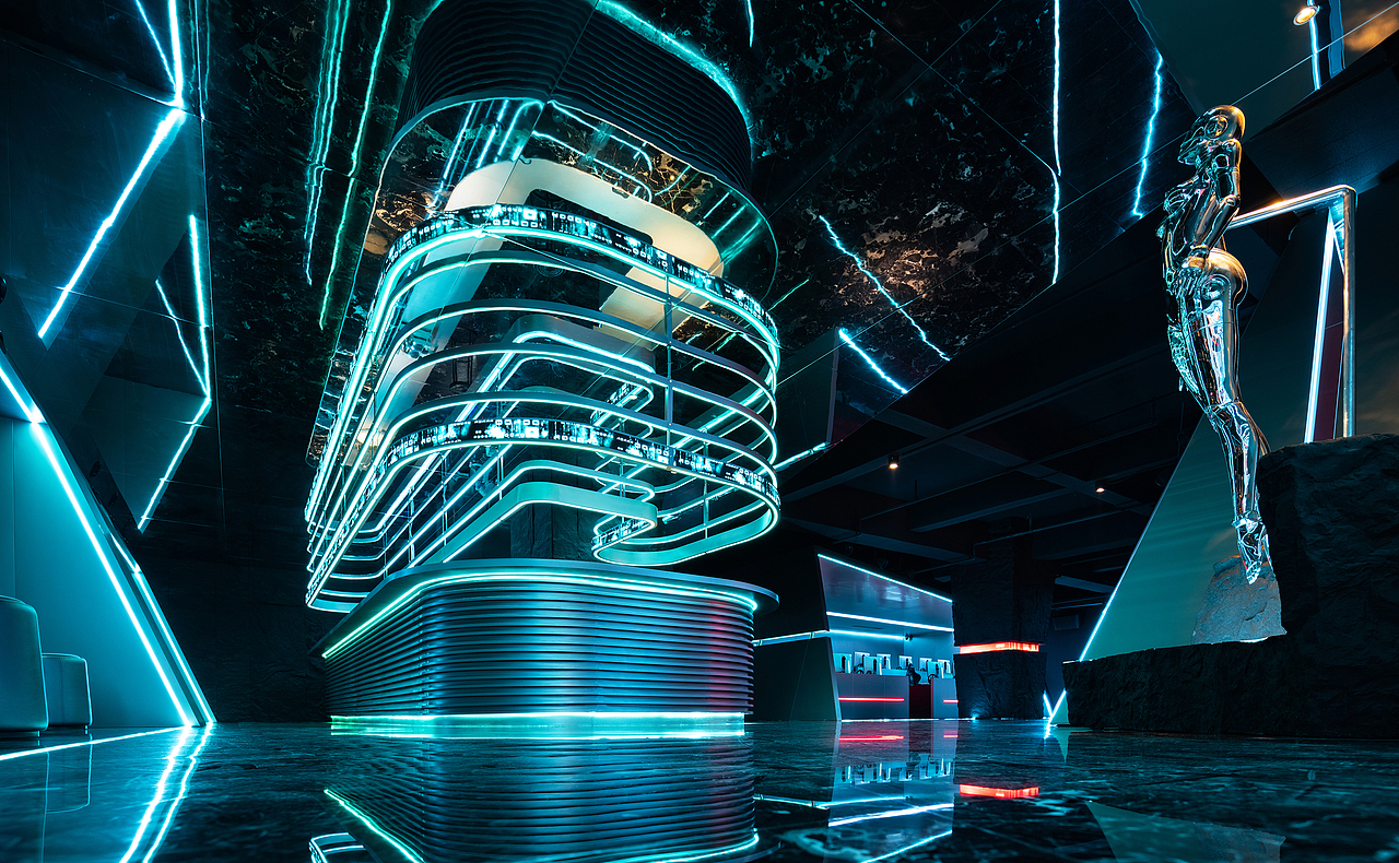 镜面反射,环形层叠,吧台里的灯光像是流动的能量,不断向上蔓延,与窗外