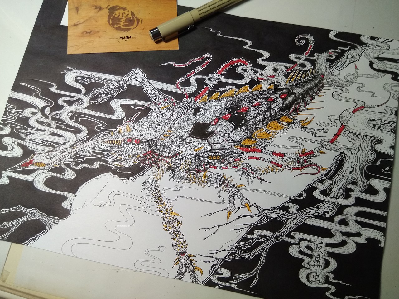 我查阅了多个版本的《山海经》,关于南山经中提到的"蝮虫"有两种解释