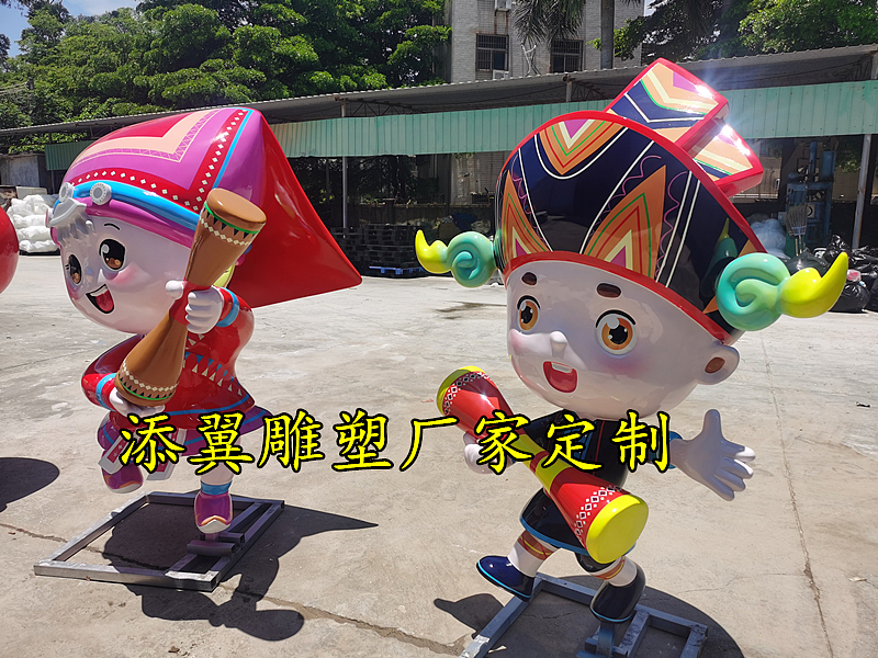 玻璃钢卡通民族人物雕塑与各民族文化碰撞、交织、融合