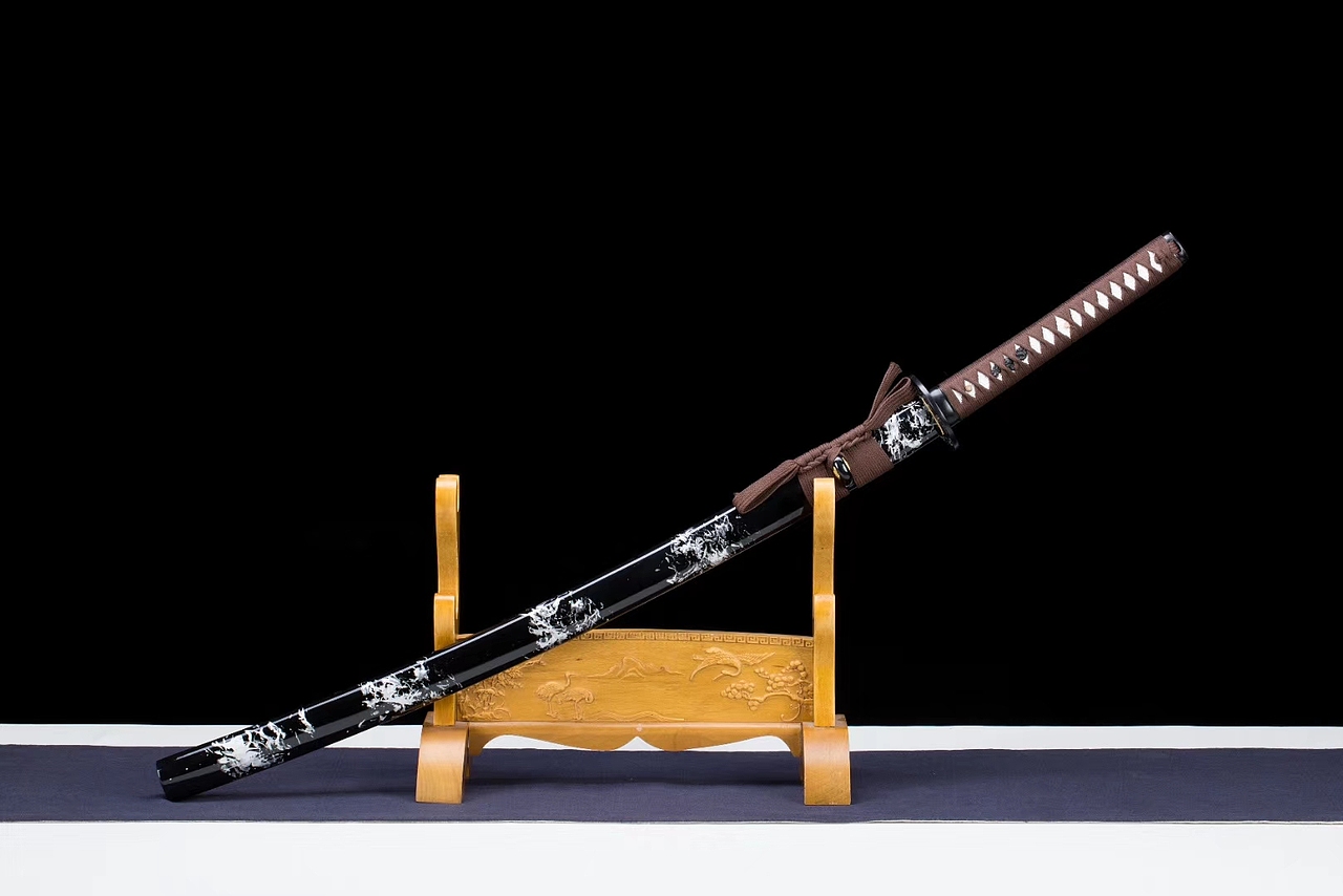 老吴是个刀剑道具师