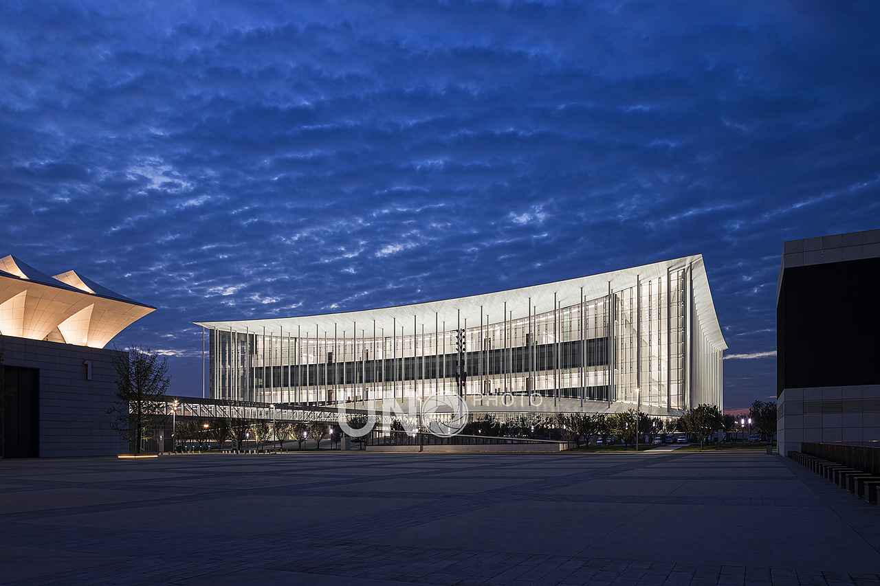 这个角度的高杆灯,和LED屏对现场光线破坏比较大。