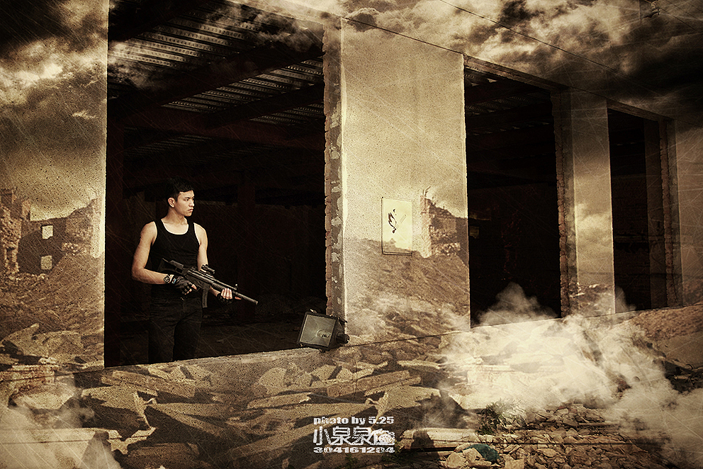 歹徒"巡"在仓库窗口警戒,那唏嘘的胡渣子,忧郁的小眼神...啧啧啧...