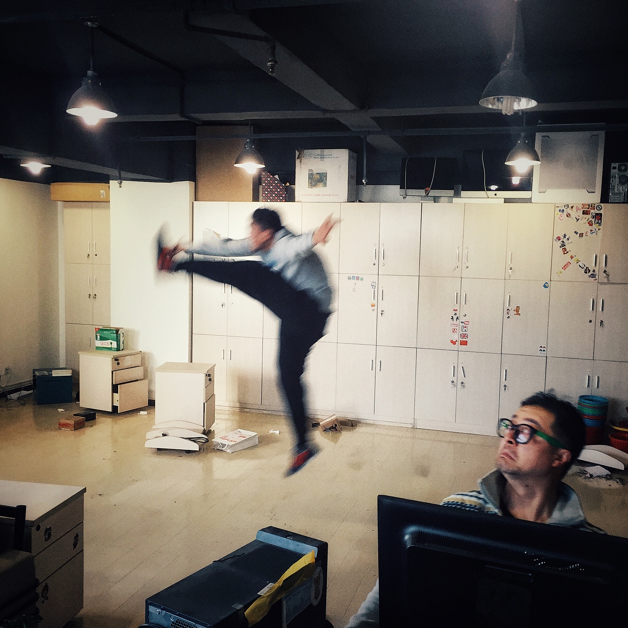 对啦，患有多动症的小虎神态可不是那么好抓的哦。
<br>本次推送结束，希望盆友们喜欢漫画大师“右腿骨折过”，让我们下次再见。<br>