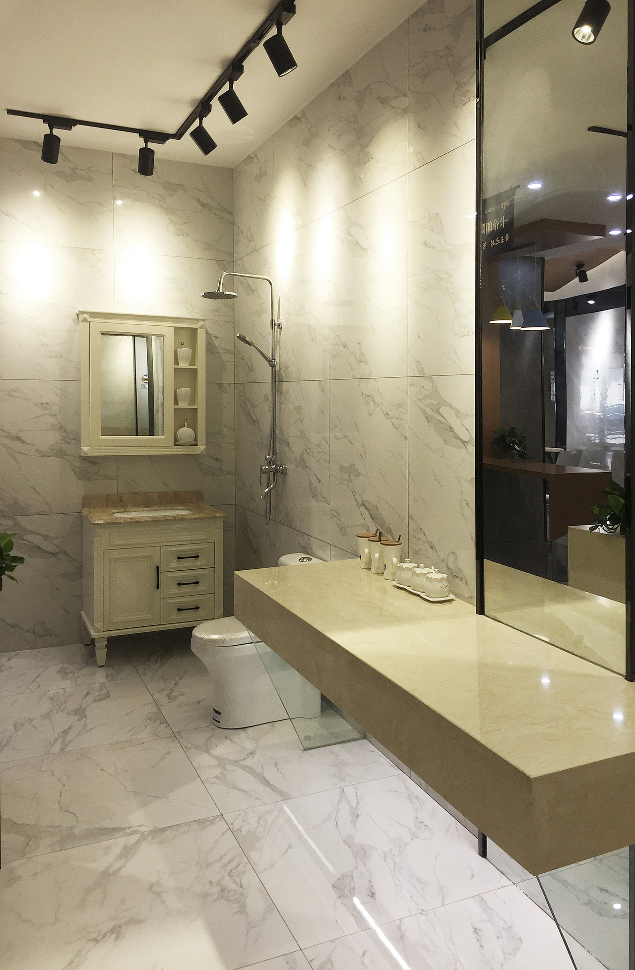 卡帝朗陶瓷荆州店 门店图片展示