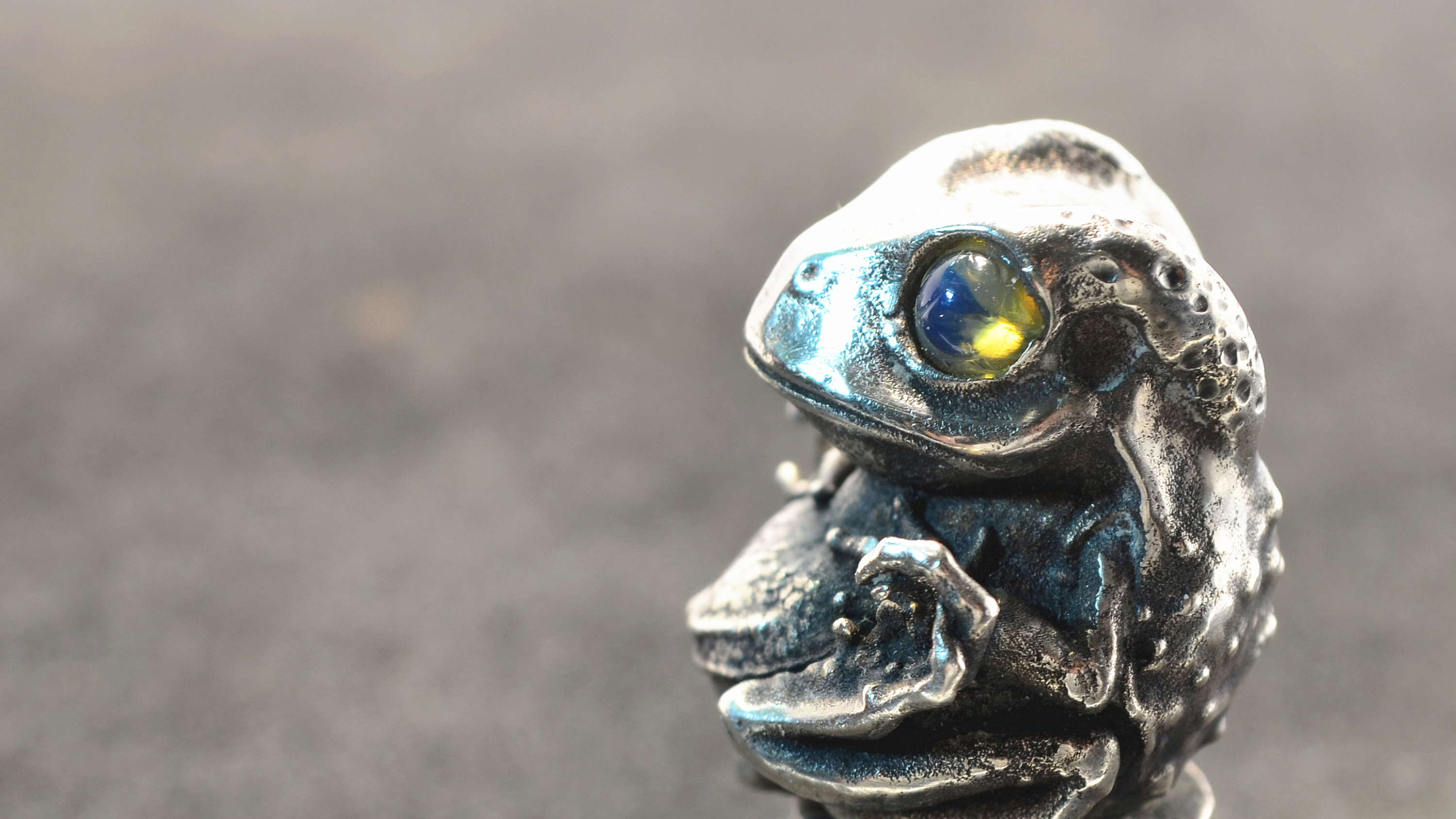 万物有灵—蛙系列@蜡白猴树蟾徽章