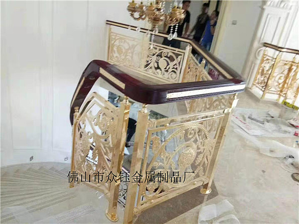 雕刻镂空钛金楼梯护栏的优势与特点