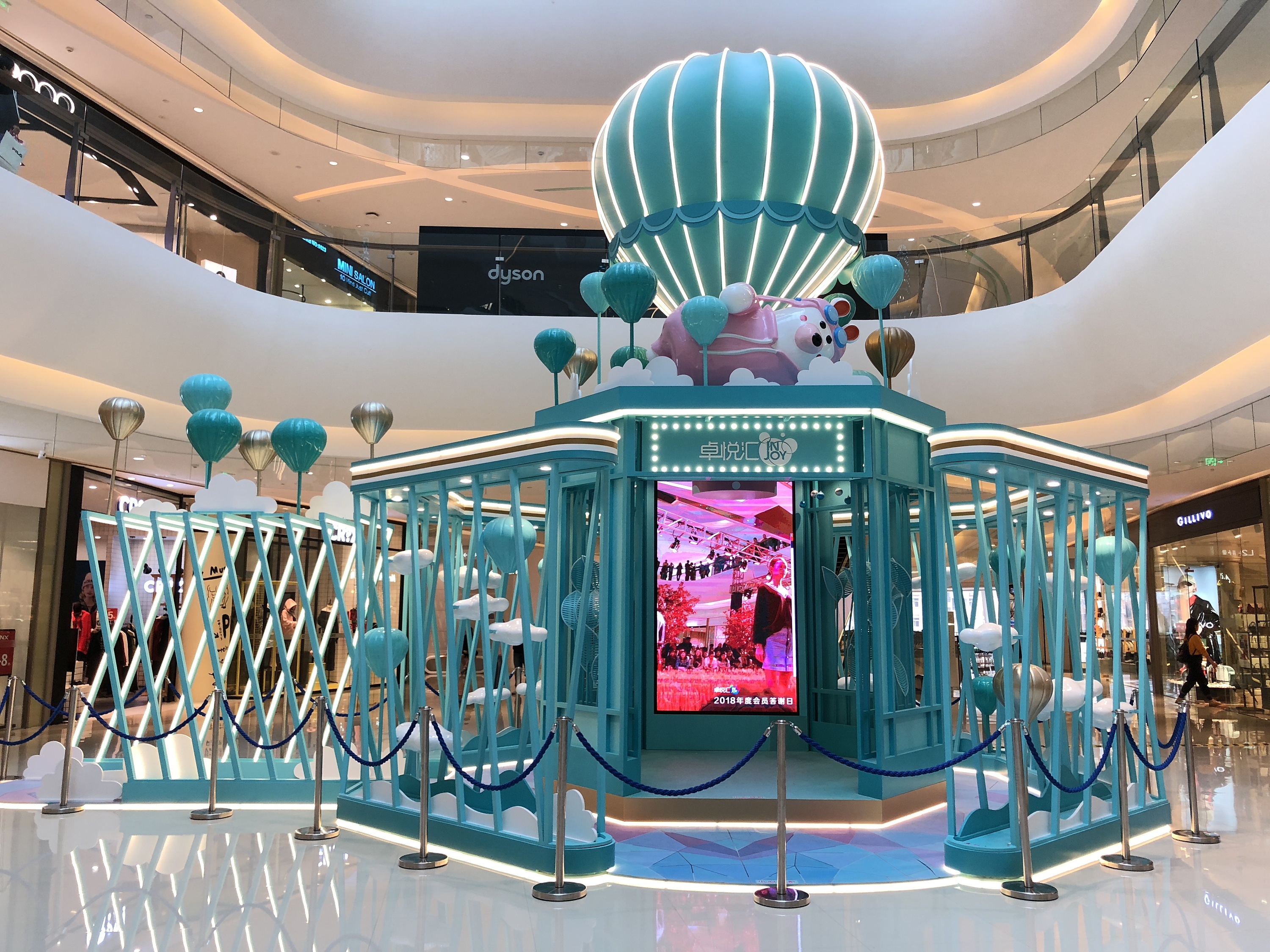 蓝色热气球圣诞美陈