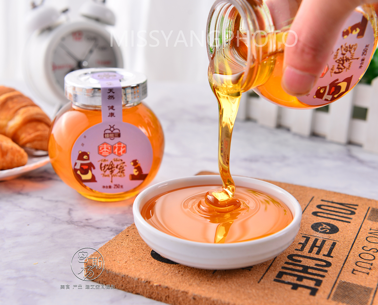 蜂争粉蕊蝶分香，不似垂杨惜金缕。--一组蜂蜜产品拍摄