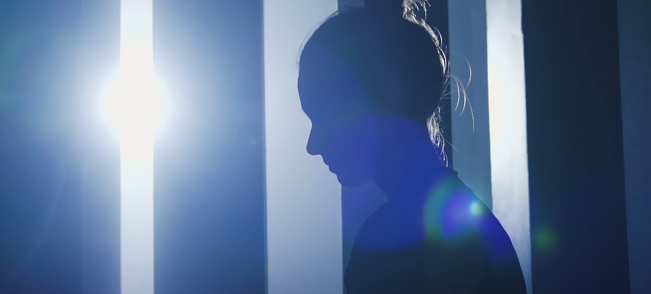 卡姿兰黑天鹅粉底液花絮视频