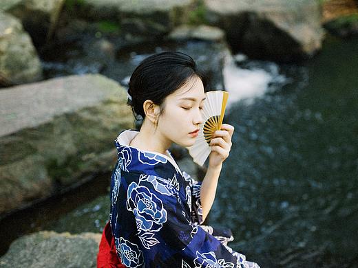 流水落花春去也