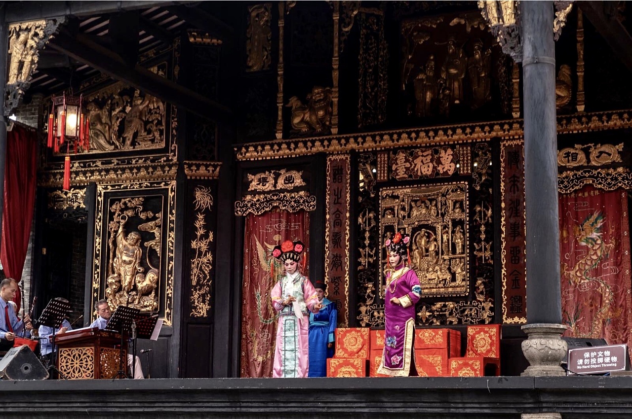 获芳虹粤剧团邀于佛山祖庙万福台拍摄