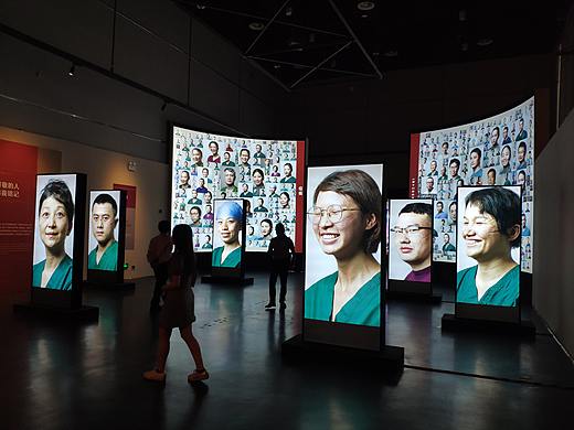 广州-广东省博临展“众志成城—致敬抗疫者”专题展
