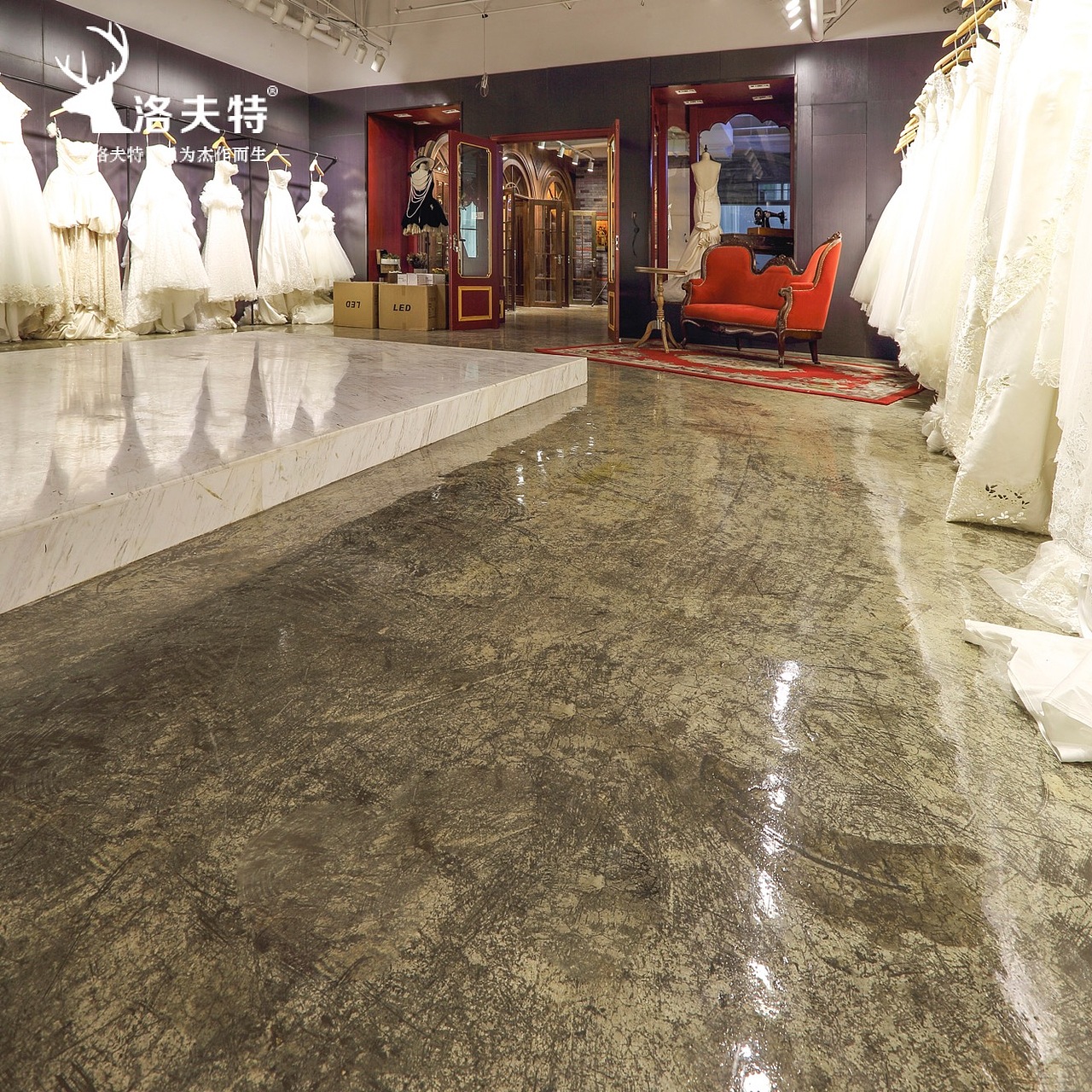 略带陈旧的色彩