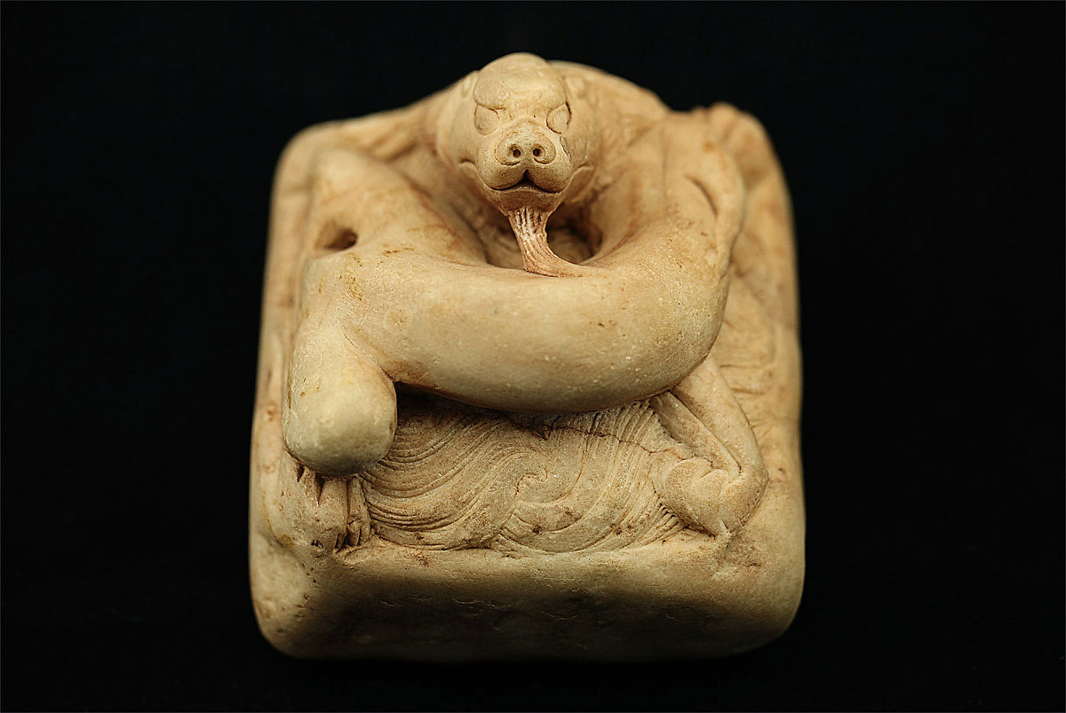 据说是元代的压惊石