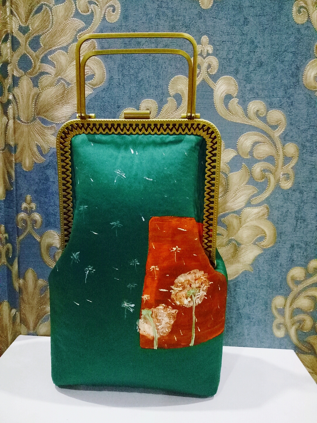 蜀绣口金包（图ZMTc0MDc2NTQw） - 工艺品设计 - 站酷设计师一路听水原创素材 - 站酷ZCOOL
