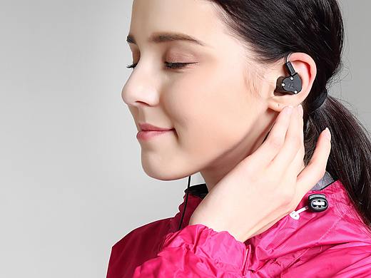 亚马逊#耳机#模特拍摄#纯色背景